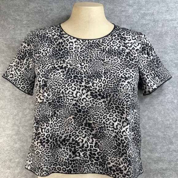 Vince Camuto Tops - Vince Camuto Women’s Medium Leopard Animal Print Blouse Short Sleeve Top Shirt